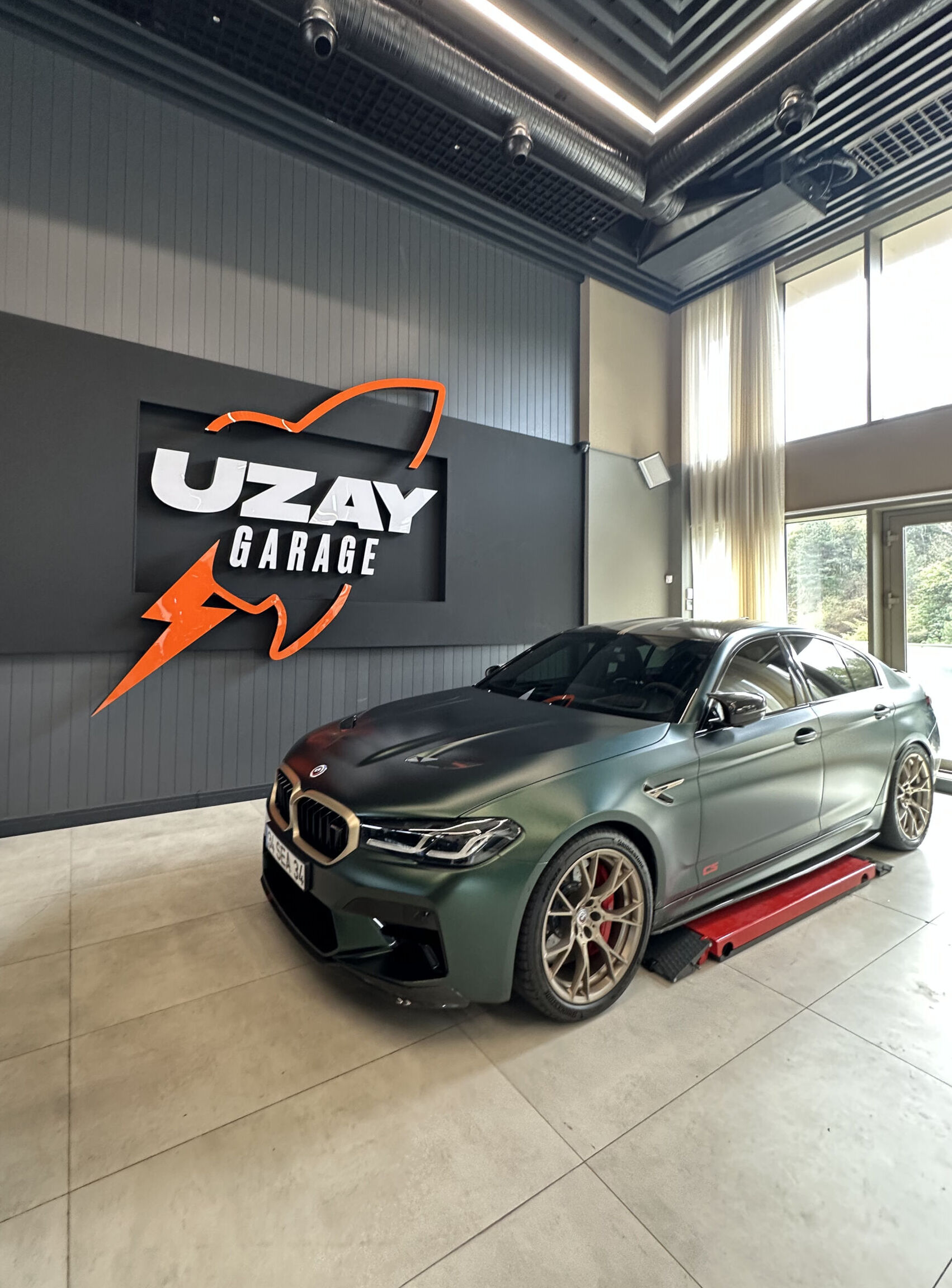 uzay garage